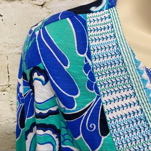 Crown & Ivy Blue Green Paisley V Neck Top - Picture 2 of 5